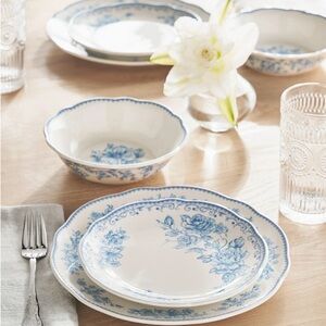 The Pioneer Woman Blue and White Floral Dinnerware Set